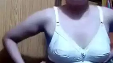 Karachi bhabhi nude stripping solo