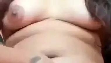 Nude Indian teen exposes her pussy and ass