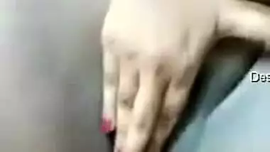 Naked Desi bombshell gently massages her XXX vagina in the bedroom