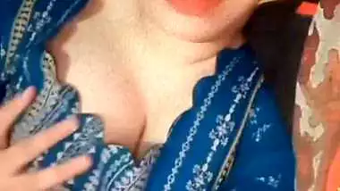 Horny maal biting lips and boobs show viral MMS